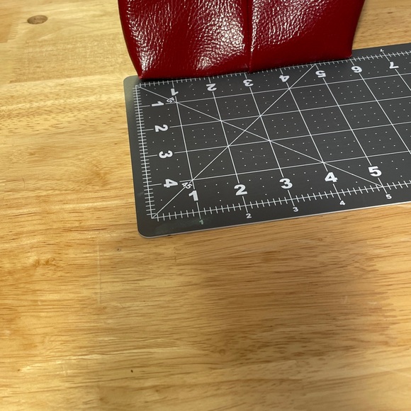 Liz & Co. Bold Red Shoulder bag numerous compartments. 14.5” L, 6”W - Picture 12 of 12